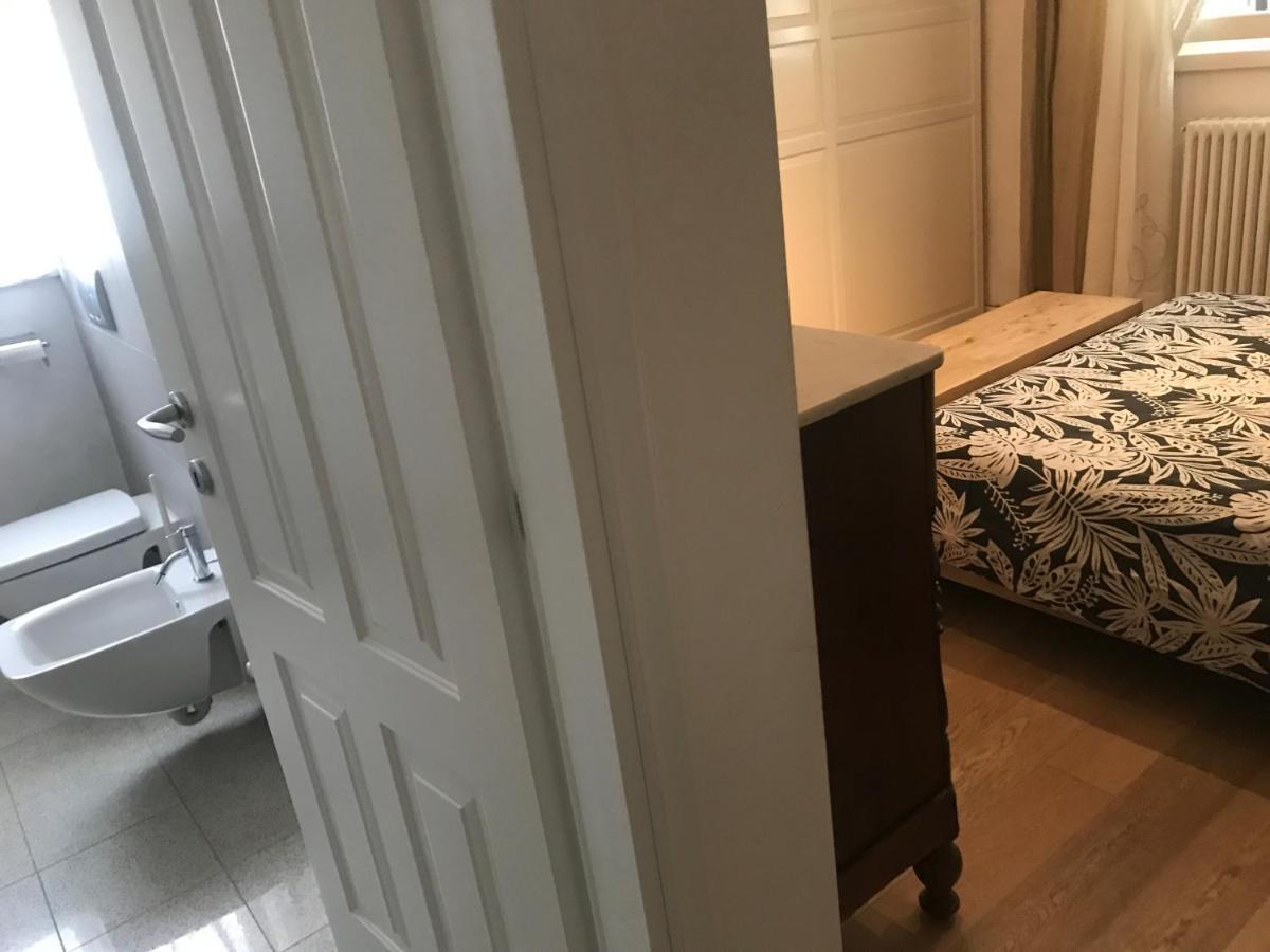 Camera Con Bagno Privato E Parcheggio Lucca Eksteriør billede